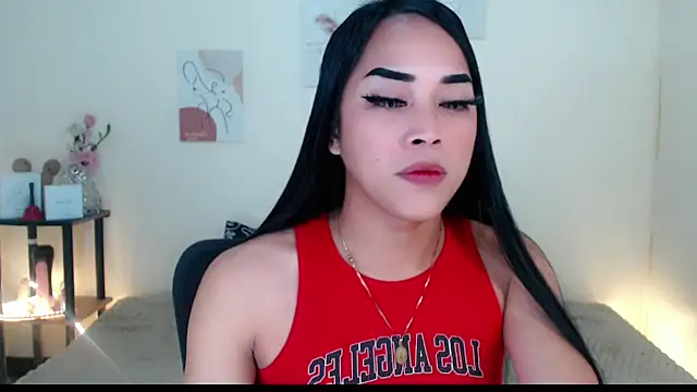 Snapshot of Lessandra_Lust chatting on November 11, 12:54 am Lessandra Lust online show from November 11, 12:54 am