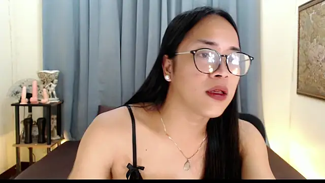 Snapshot of Lessandra_Lust chatting on December 14, 12:16 am Lessandra Lust online show from December 14, 12:16 am