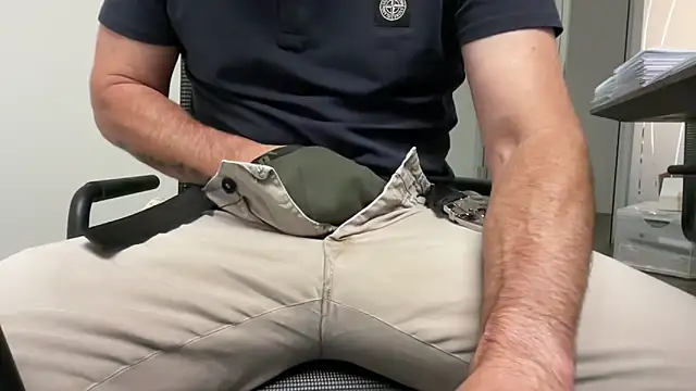 Snapshot of harrys74 chatting on September 15, 5:24 pm harrys74 online show from September 15, 5:24 pm