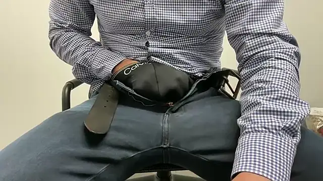 Snapshot of harrys74 chatting on October 24, 10:22 am harrys74 online show from October 24, 10:22 am