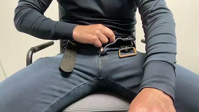 Snapshot of harrys74 chatting on October 27, 4:22 pm harrys74 online show from October 27, 4:22 pm