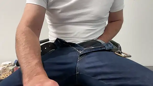 Snapshot of harrys74 chatting on October 31, 12:06 pm harrys74 online show from October 31, 12:06 pm