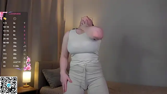 Snapshot of LakeshiaVodopich chatting on October 1, 8:42 am LakeshiaVodopich online show from October 1, 8:42 am