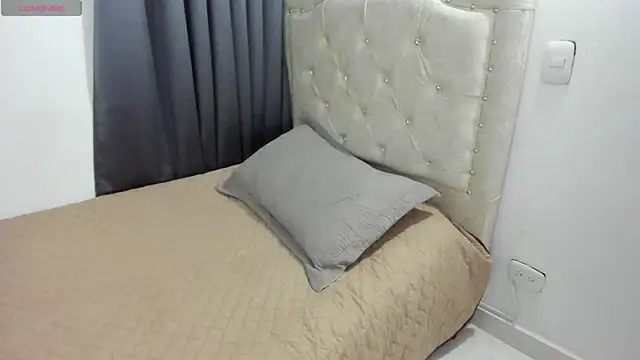 Snapshot of Sunnycurvymf chatting on November 5, 9:48 pm Sunnycurvymf online show from November 5, 9:48 pm