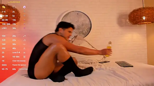 Snapshot of thiago_mercer chatting on September 10, 11:10 am thiago mercer online show from September 10, 11:10 am