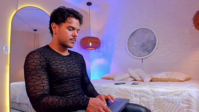 Snapshot of thiago_mercer chatting on November 4, 10:03 am thiago mercer online show from November 4, 10:03 am