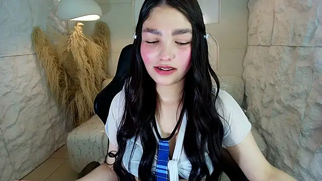 luna  r online show from October 11, 7:56 pm