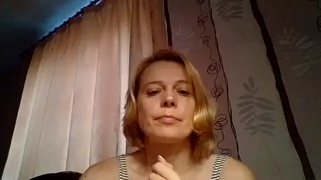 Snapshot of LiluXRose chatting on September 29, 10:53 am LiluXRose online show from September 29, 10:53 am