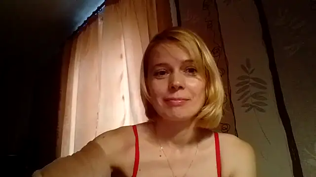 Snapshot of LiluXRose chatting on October 13, 10:37 am LiluXRose online show from October 13, 10:37 am