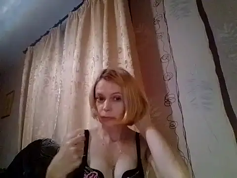 Snapshot of LiluXRose chatting on October 20, 1:33 pm LiluXRose online show from October 20, 1:33 pm
