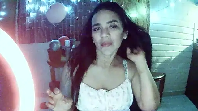 MiiaVelasquez online show from December 17, 4:18 am