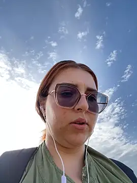 CoraVibes online show from April 22, 7:11 am