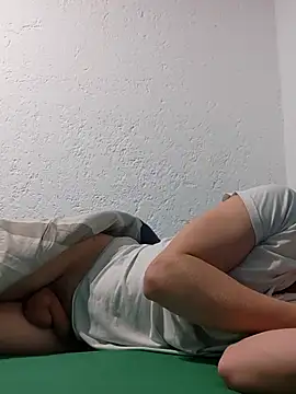 Snapshot of thelion0508 chatting on October 3, 6:27 pm thelion0508 online show from October 3, 6:27 pm