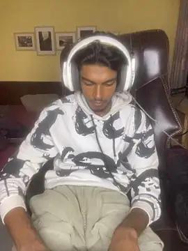 Snapshot of thecatfish chatting on December 2, 8:08 am thecatfish online show from December 2, 8:08 am