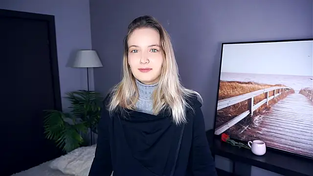 Snapshot of HongTomczak chatting on September 12, 7:19 am HongTomczak online show from September 12, 7:19 am