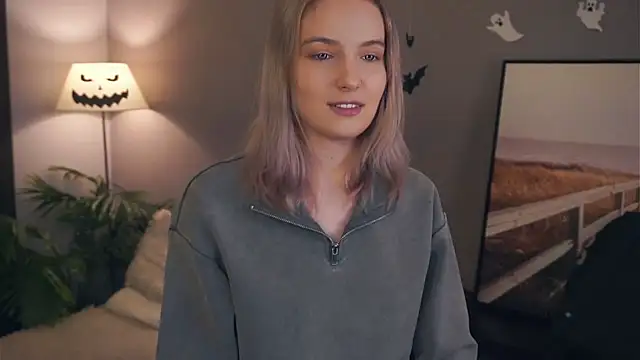 Snapshot of HongTomczak chatting on November 12, 7:31 am HongTomczak online show from November 12, 7:31 am