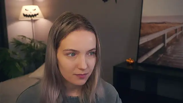 Snapshot of HongTomczak chatting on November 13, 7:18 am HongTomczak online show from November 13, 7:18 am