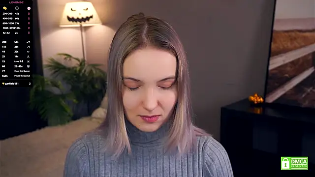 Snapshot of HongTomczak chatting on November 19, 7:30 am HongTomczak online show from November 19, 7:30 am