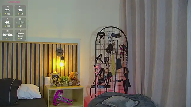 emma morales  online show from April 9, 1:16 pm