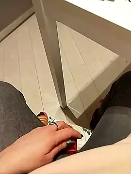 TaraWild online show from February 2, 5:44 pm