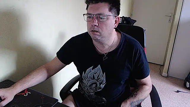 Snapshot of blueandwhite1 chatting on January 29, 9:33 am blueandwhite1 online show from January 29, 9:33 am