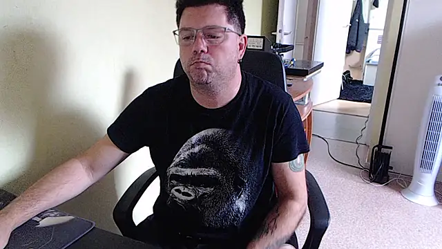 Snapshot of blueandwhite1 chatting on September 20, 7:53 am blueandwhite1 online show from September 20, 7:53 am