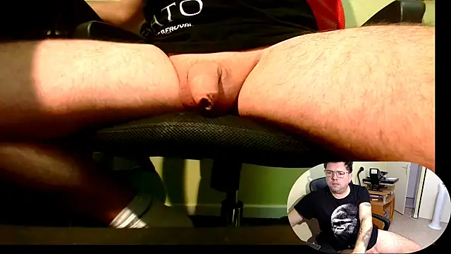 Snapshot of blueandwhite1 chatting on November 15, 10:23 am blueandwhite1 online show from November 15, 10:23 am