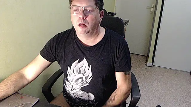 Snapshot of blueandwhite1 chatting on November 27, 3:47 pm blueandwhite1 online show from November 27, 3:47 pm