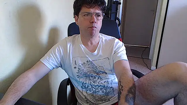 blueandwhite1 online show from April 15, 8:21 am