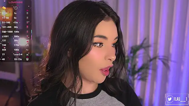 Snapshot of Just__dani chatting on November 8, 3:07 am Just dani online show from November 8, 3:07 am