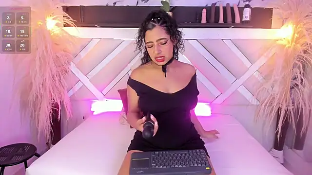 Zoe-Johnson  online show from April 16, 10:01 pm