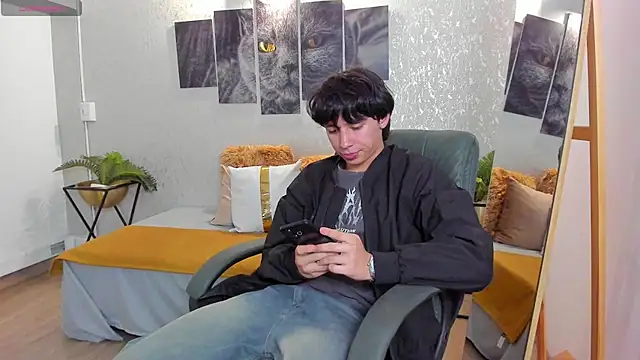 Snapshot of Tyler_durten chatting on December 14, 3:45 am Tyler durten online show from December 14, 3:45 am