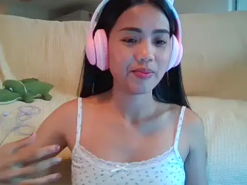 Snapshot of AnnewithanE chatting on September 13, 5:18 am AnnewithanE online show from September 13, 5:18 am