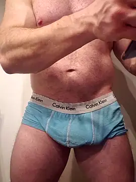 Snapshot of AlphaGymMale chatting on December 14, 12:27 am AlphaGymMale online show from December 14, 12:27 am