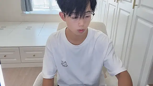 Snapshot of STxuguanhan chatting on September 20, 7:53 am STxuguanhan online show from September 20, 7:53 am