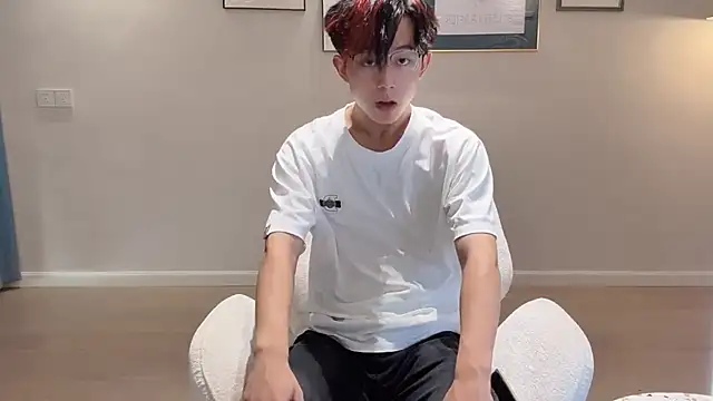 Snapshot of STxuguanhan chatting on September 26, 8:18 am STxuguanhan online show from September 26, 8:18 am