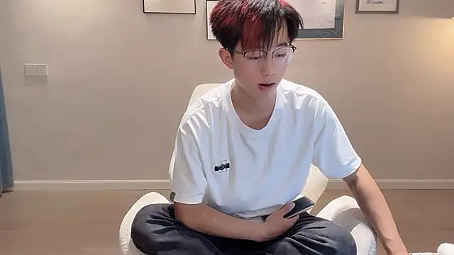 Snapshot of STxuguanhan chatting on October 1, 9:04 am STxuguanhan online show from October 1, 9:04 am