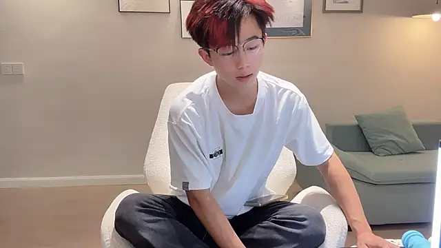 Snapshot of STxuguanhan chatting on October 9, 7:50 am STxuguanhan online show from October 9, 7:50 am