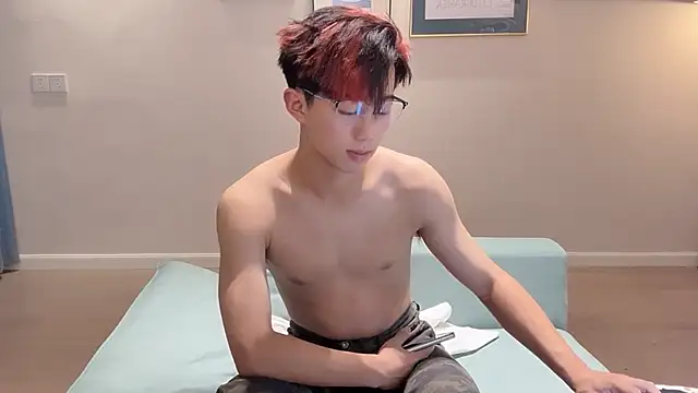 Snapshot of STxuguanhan chatting on October 12, 8:35 am STxuguanhan online show from October 12, 8:35 am