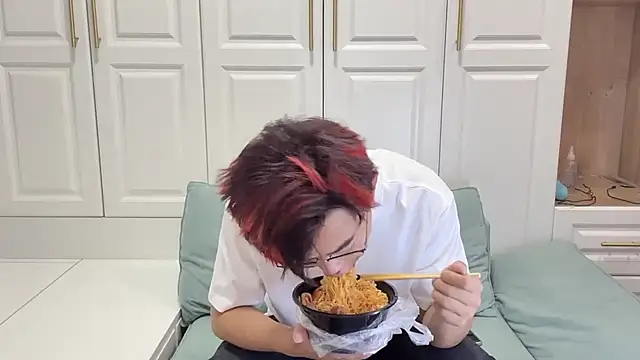 Snapshot of STxuguanhan chatting on October 17, 8:06 am STxuguanhan online show from October 17, 8:06 am