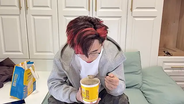 Snapshot of STxuguanhan chatting on October 22, 8:14 am STxuguanhan online show from October 22, 8:14 am