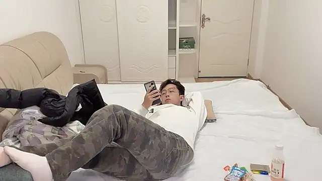 Snapshot of STxuguanhan chatting on December 2, 1:28 pm STxuguanhan online show from December 2, 1:28 pm