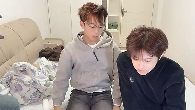 Snapshot of STxuguanhan chatting on December 3, 1:42 pm STxuguanhan online show from December 3, 1:42 pm