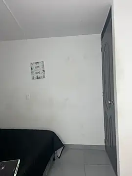 Snapshot of Islarose0_0 chatting on September 11, 11:43 am Islarose0 0 online show from September 11, 11:43 am