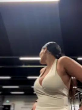 Snapshot of Risky_Workouts chatting on October 13, 10:59 am Risky Workouts online show from October 13, 10:59 am