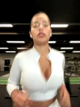 Snapshot of Risky_Workouts chatting on October 22, 8:25 am Risky Workouts online show from October 22, 8:25 am