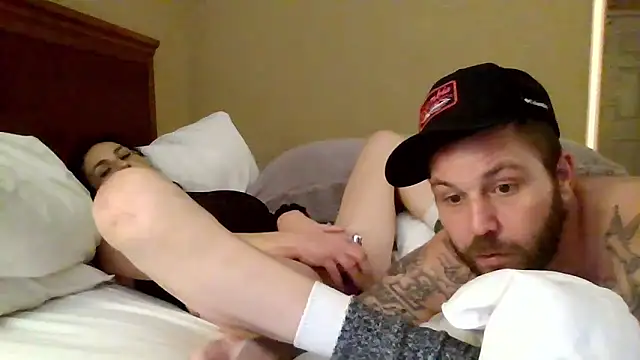 RaynLiz online show from February 22, 11:47 pm