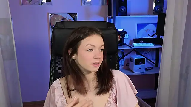 Loona Eclipse online show from October 7, 8:50 pm