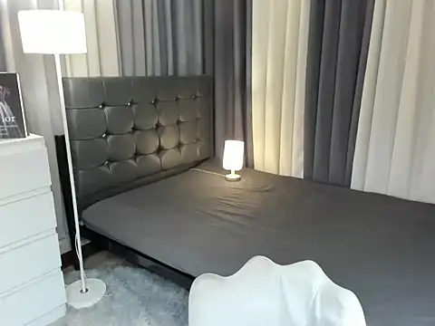 Snapshot of Blaire_Samantha chatting on December 16, 9:14 am Blaire Samantha online show from December 16, 9:14 am