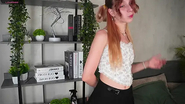 Snapshot of CameliaGlaue chatting on September 18, 11:12 am CameliaGlaue online show from September 18, 11:12 am
